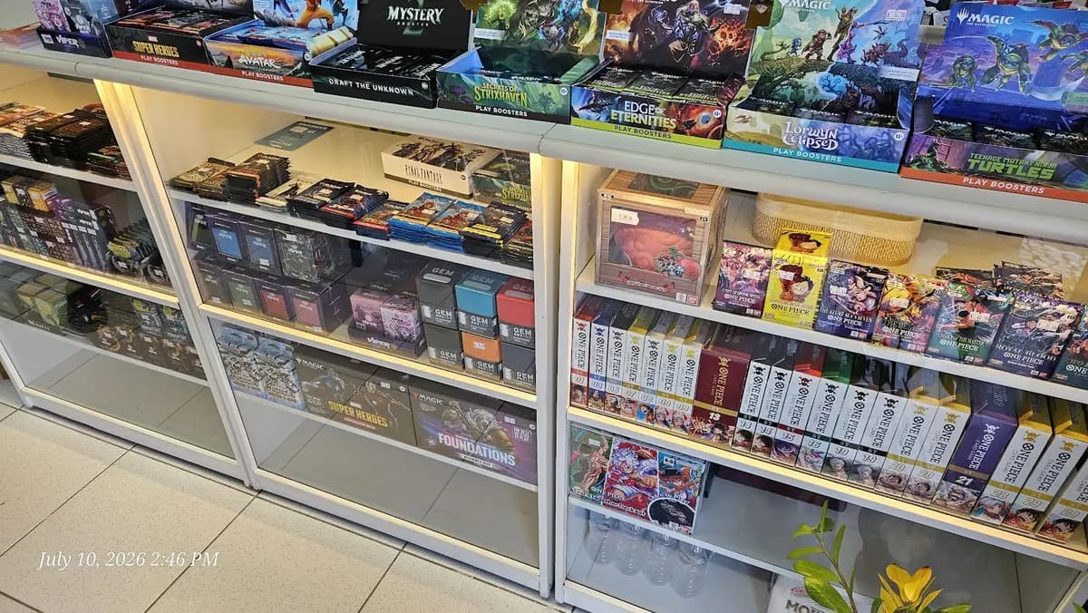 Acervo do Buraco do Rato — vitrines de cartas e produtos